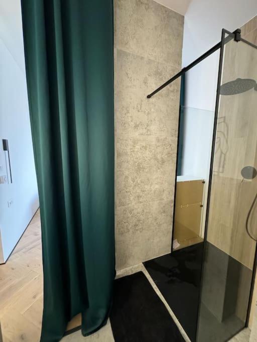 Modern Flat , Quiet Area Ideal For Family Apartament *